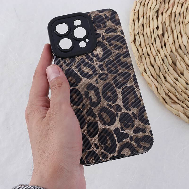 قاب کبریتی آیفون iPhone 16 Pro Max طرح پلنگی محافظ لنزدار برجسته - 2